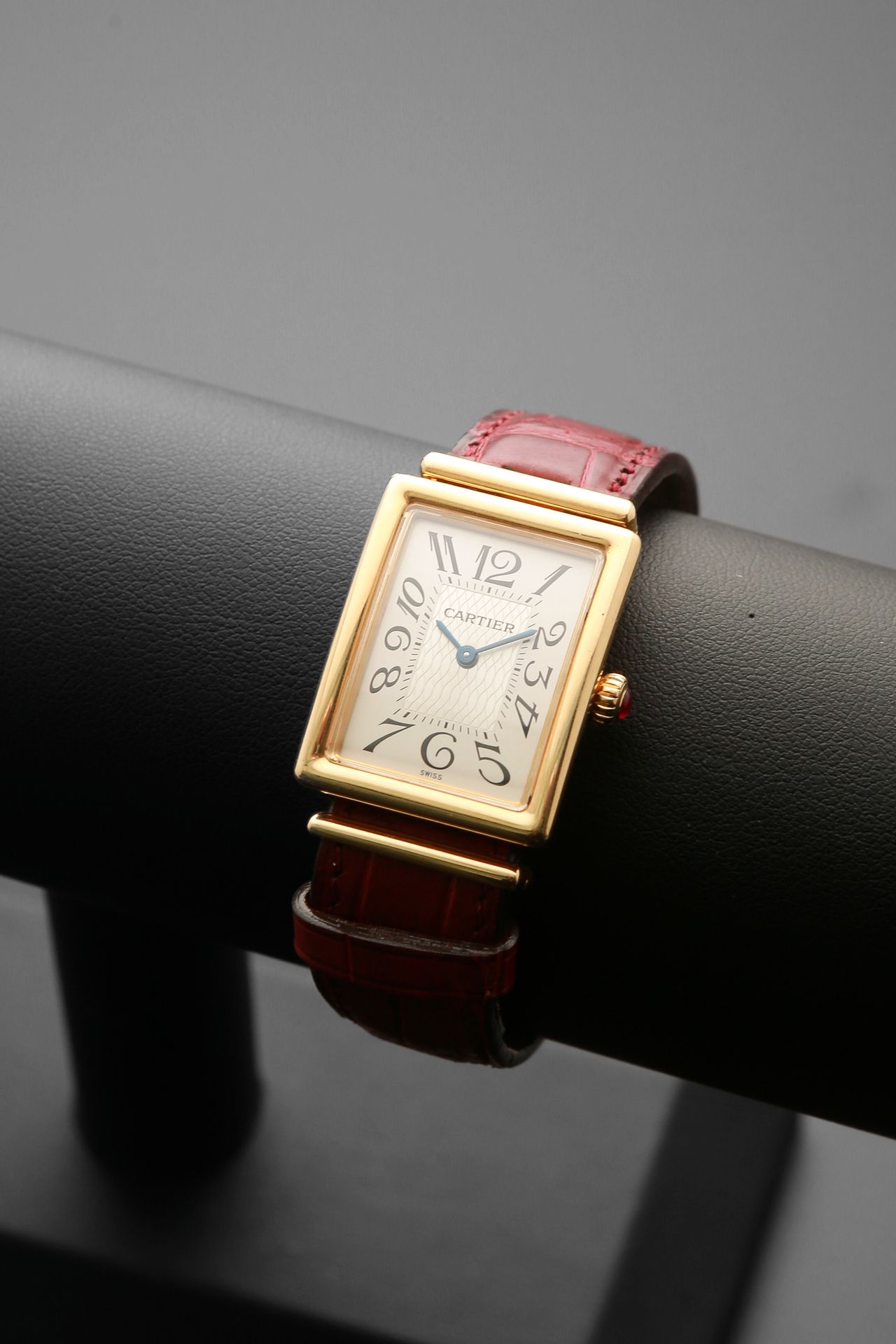 Cartier Drive de Cartier 2270 18k yellow gold Silver | WATCHES