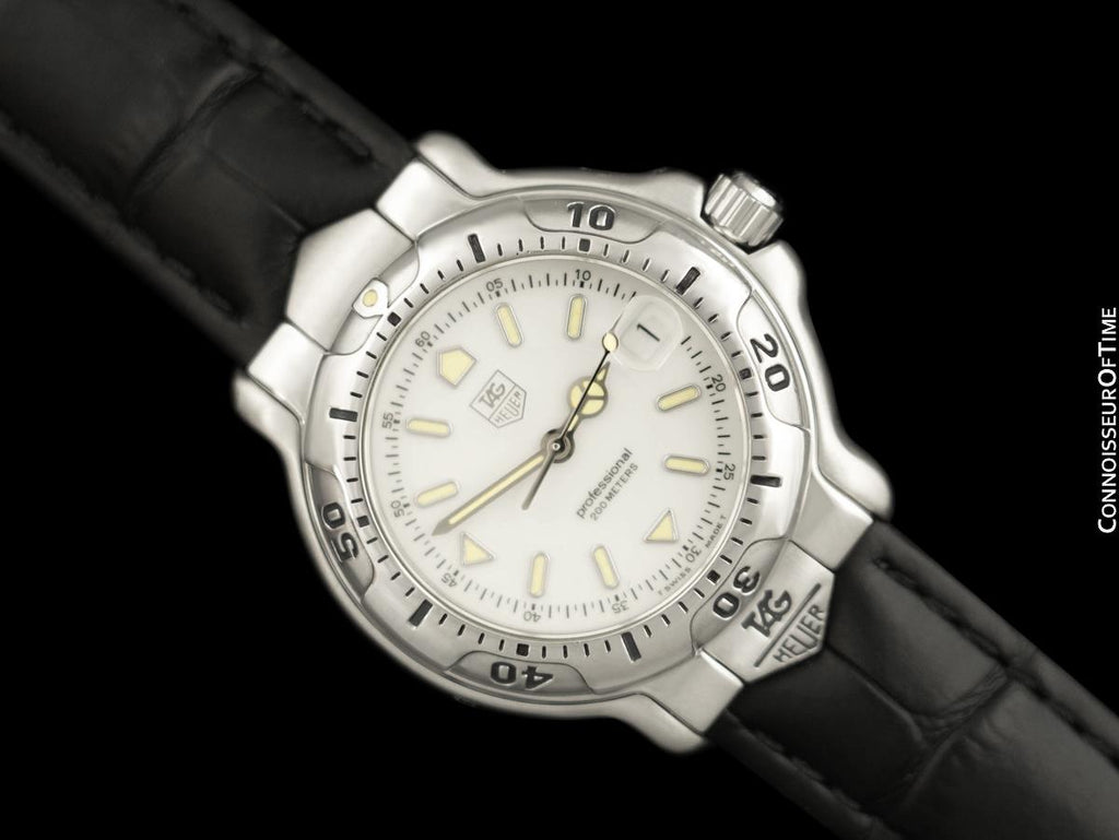 TAG Heuer Professional WH1211-K1 Stainless steel White | Dealer