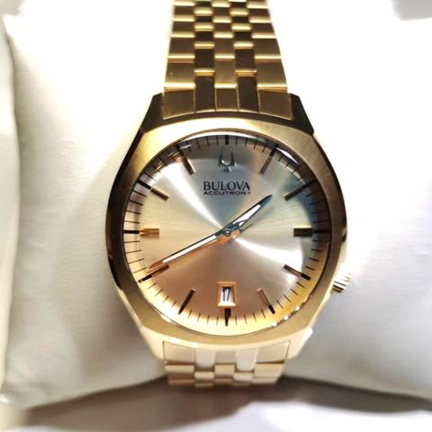 bulova-accutron-97b13422602957.jpg