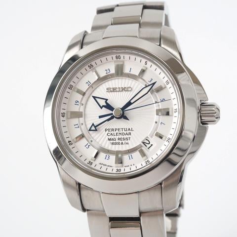 セイコー - 8F56-00F0 メンズ シルバー Seiko 8F56-00F0 Titanium White Japan | Dealer | EveryWatch