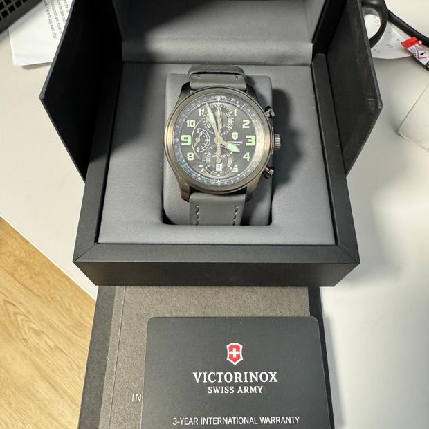 victorinox-24152633343988.jpg
