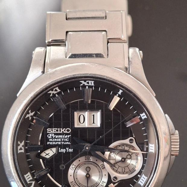 Seiko Premier Kinetic Perpetual SNP003P1 Stainless steel Black