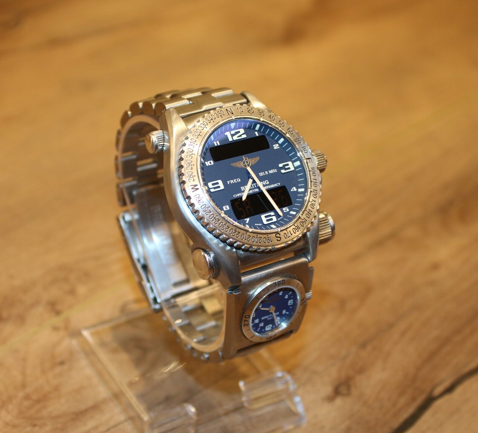 Gold Breitling Emergency Titan Breitling Emergency E76321 Titanium