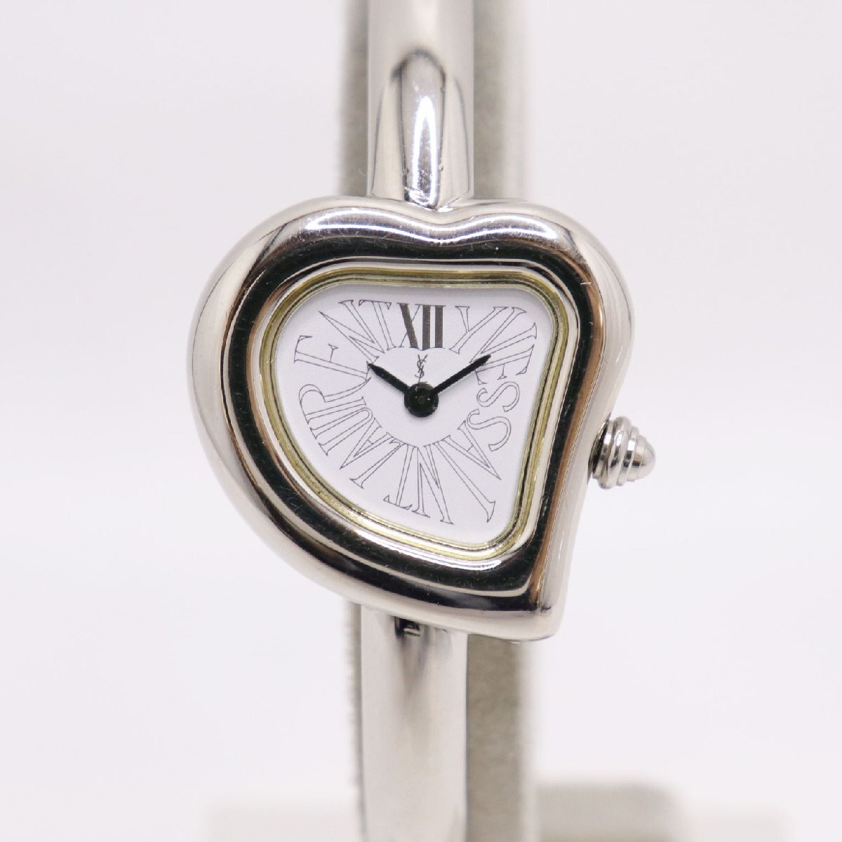 yves-saint-laurent-59095490.jpg