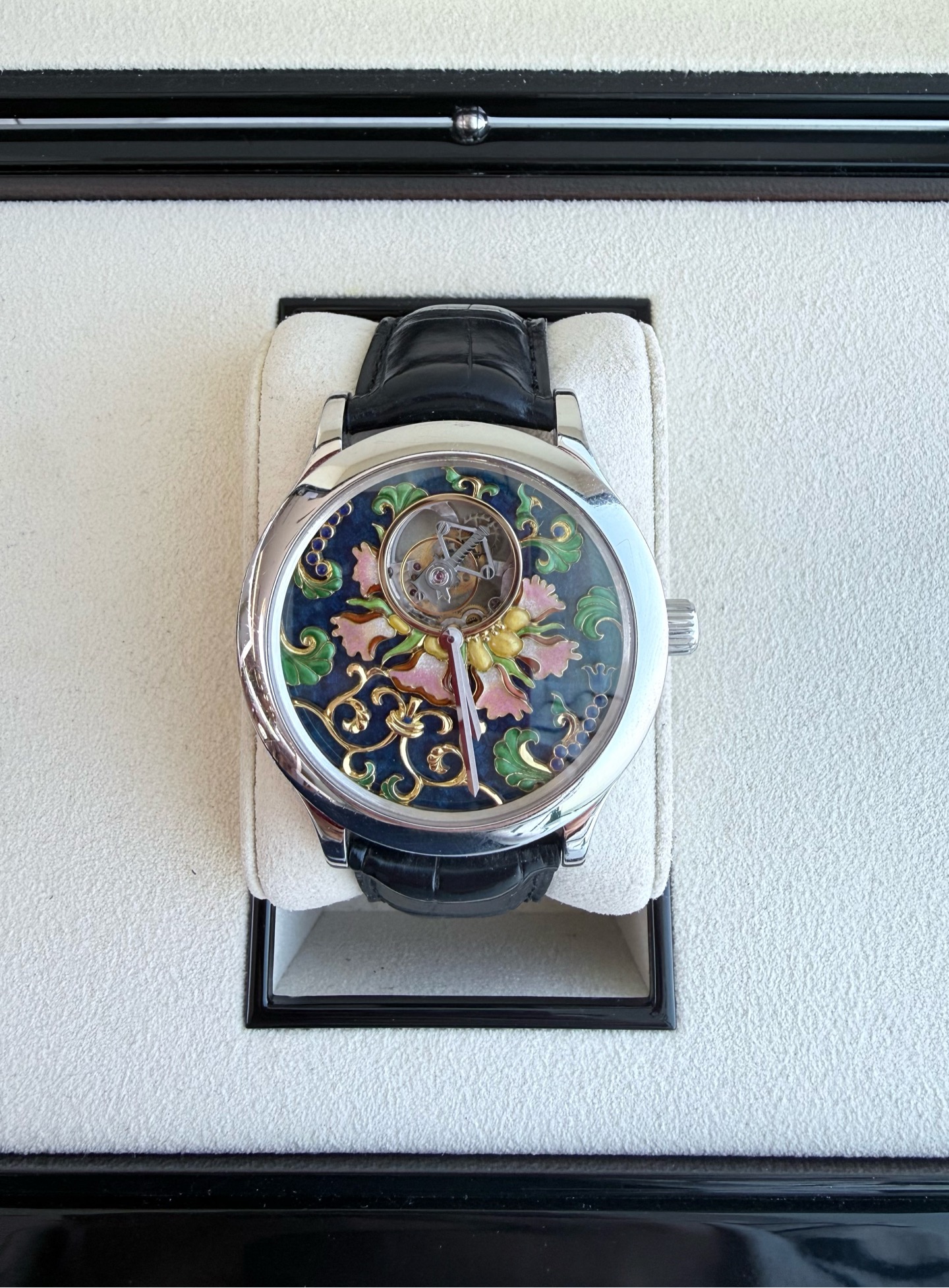 Van Cleef & Arpels la Collection 57 103 Quartz Date White Dial Watch Van Cleef & Arpels La Collection 33mm Quarz Quartz Beautiful  main image 2