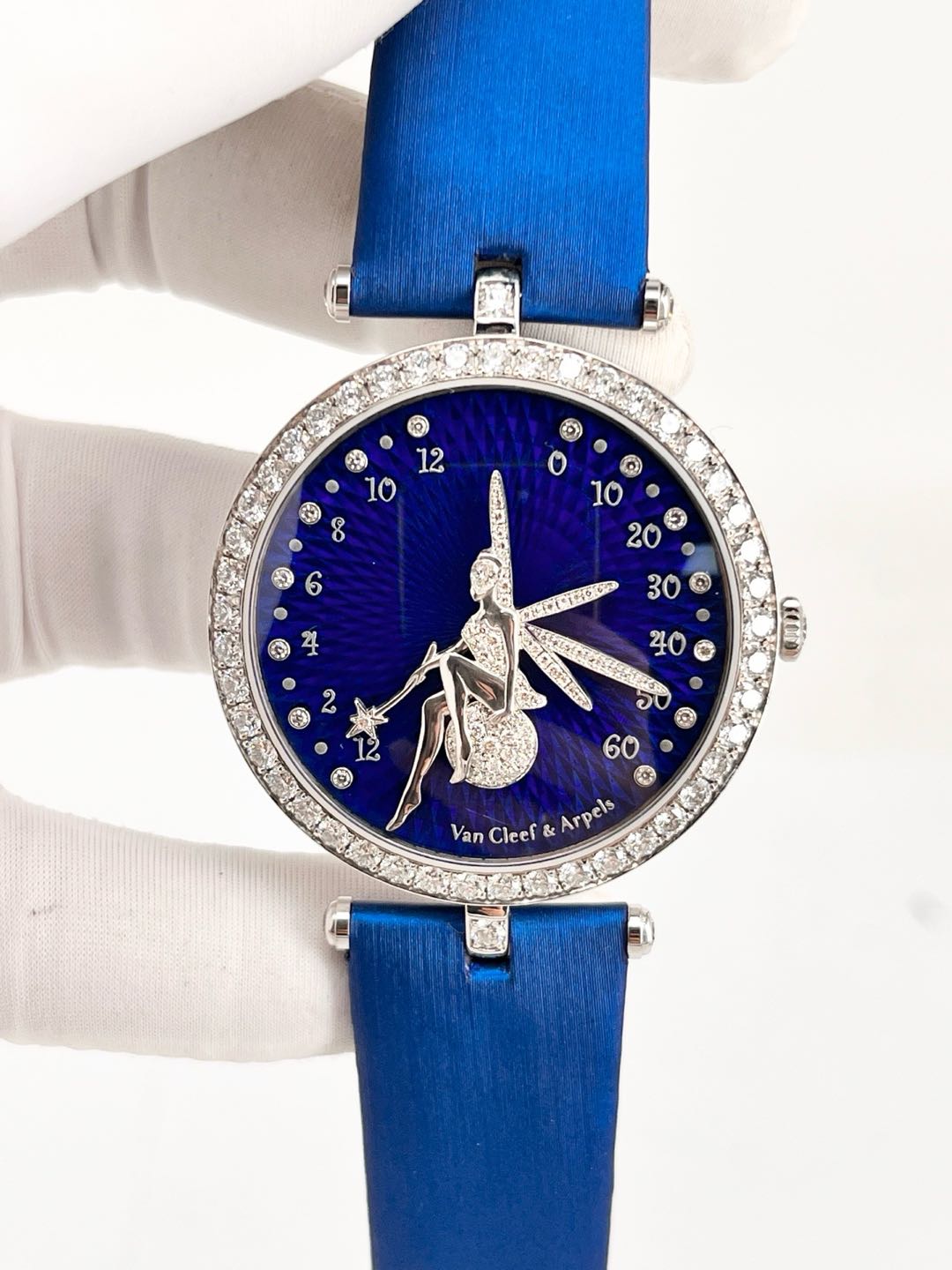 Van Cleef & Arpels La Collection 13607 18k yellow gold White 2000