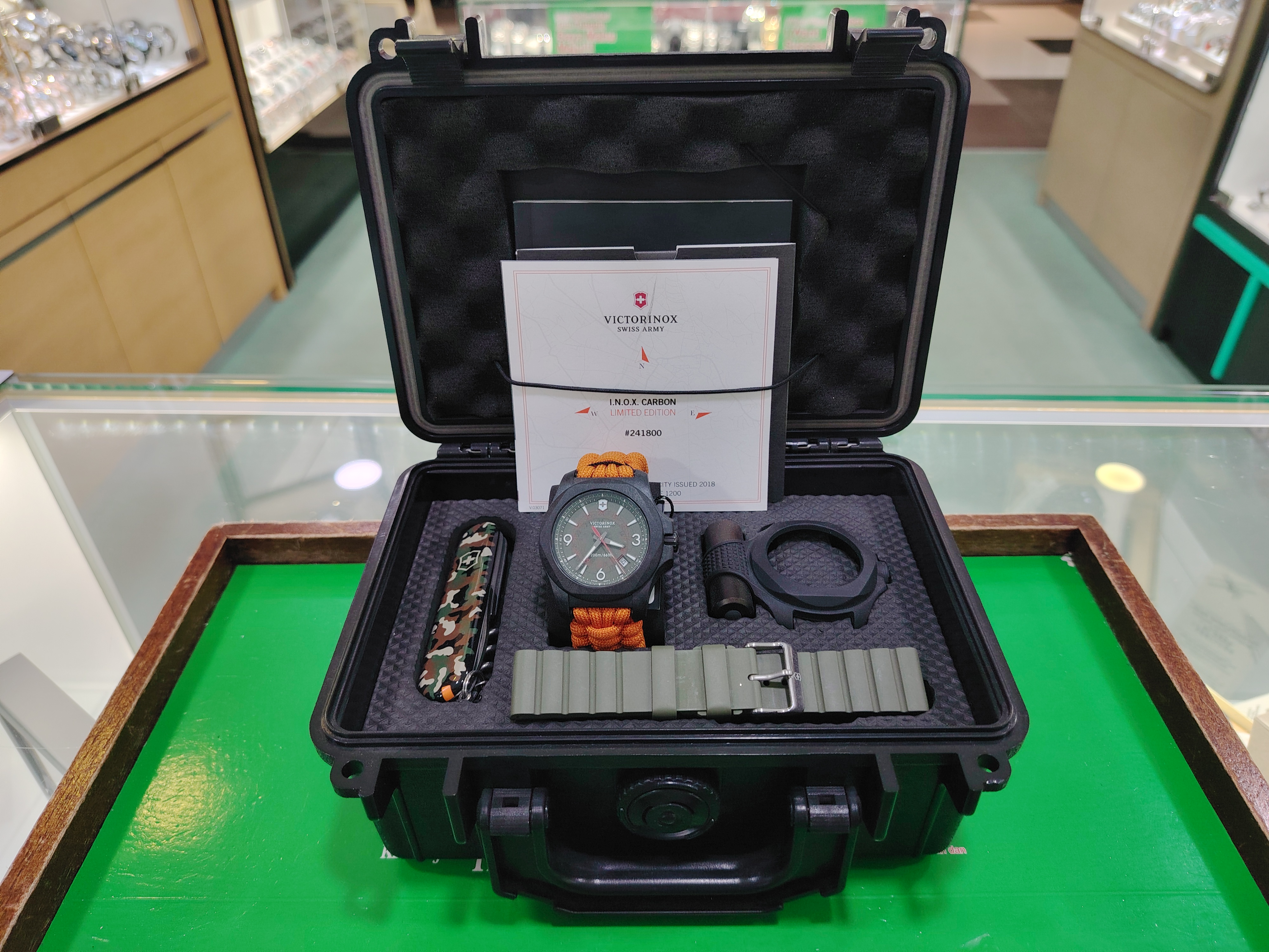 Victorinox 241652 Stainless steel Blue | Dealer | EveryWatch