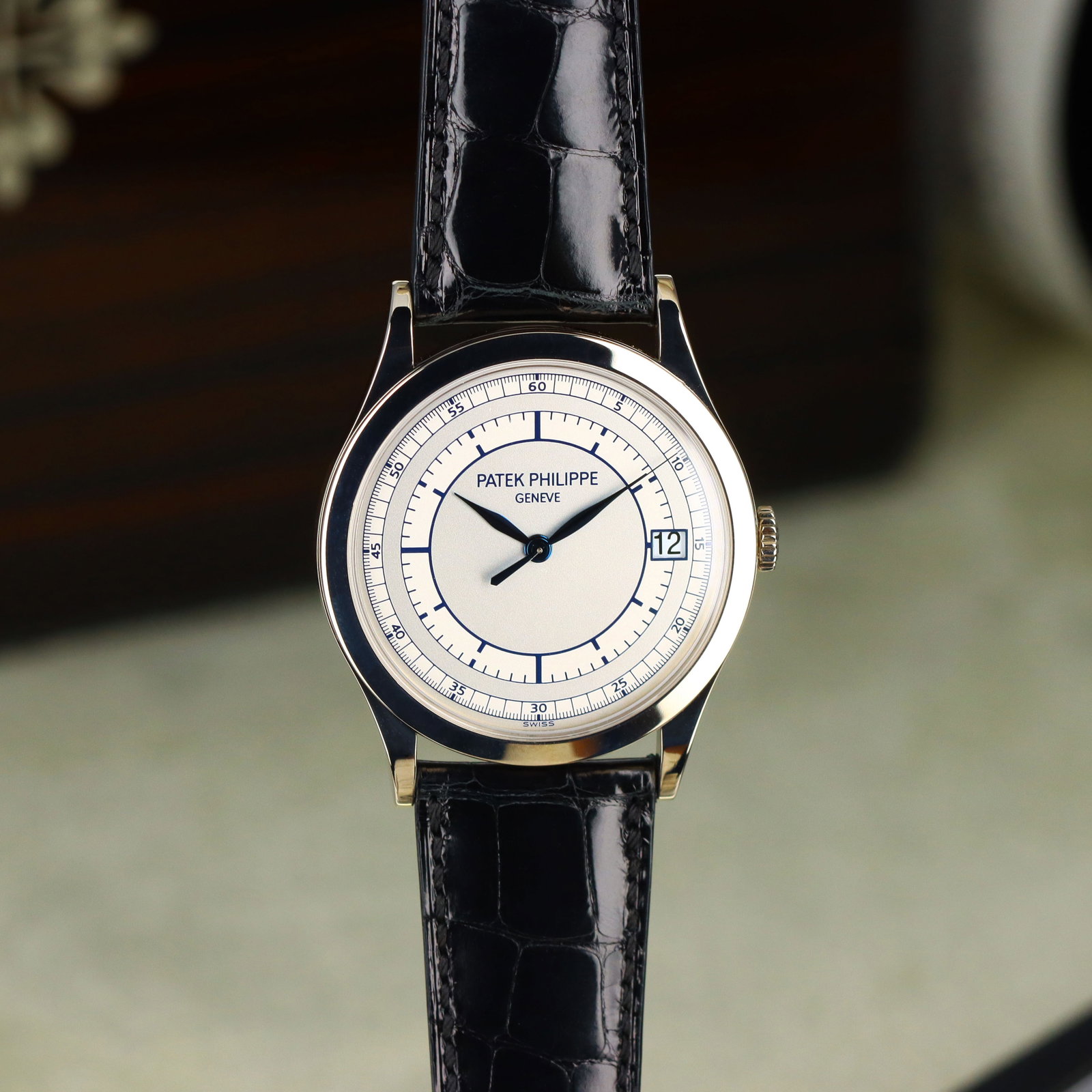 Patek Philippe Calatrava 2549 Yellow gold Silver 1954 | Exclusive