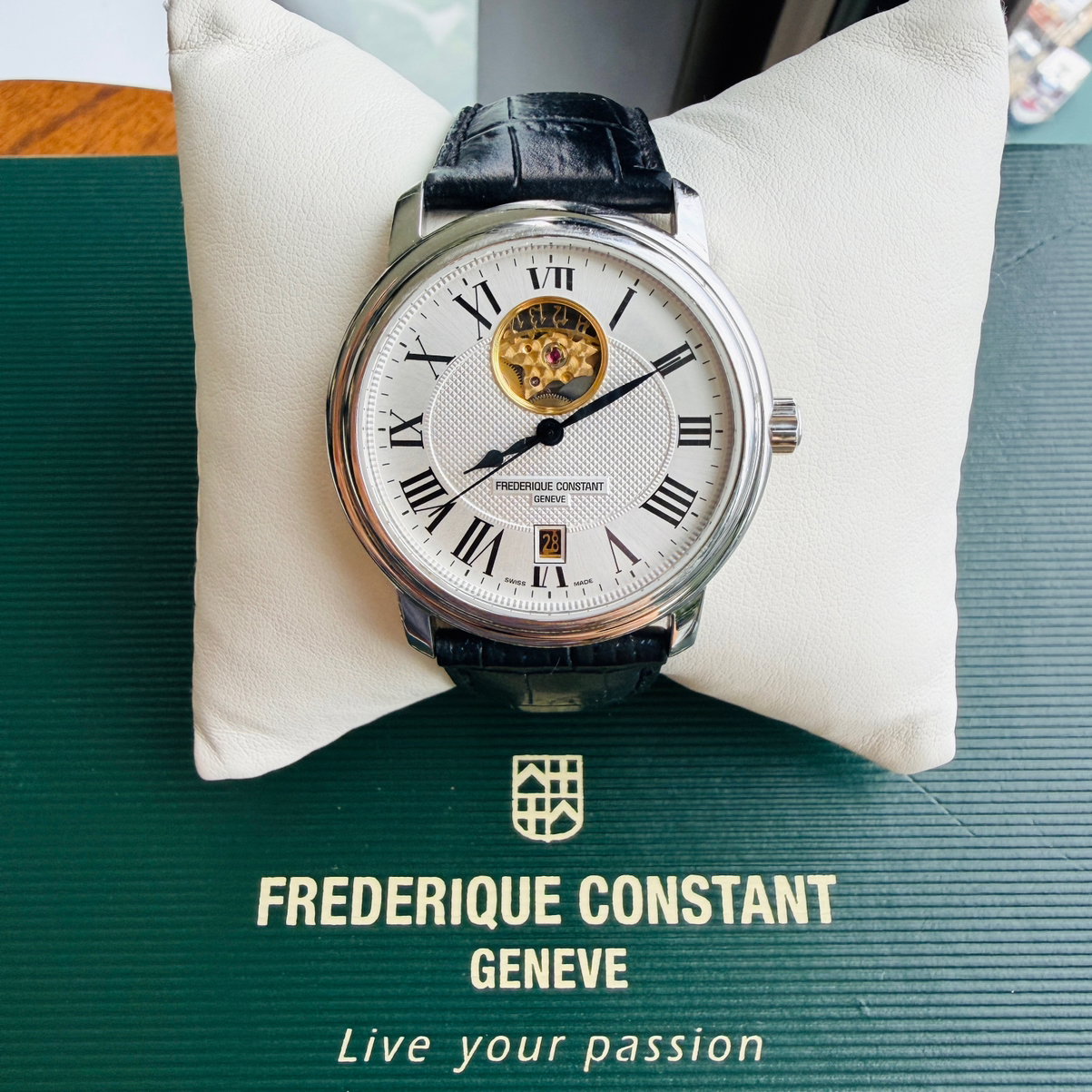 Frédérique Constant Classics Heart Beat FC-303/315X3P6 Stainless
