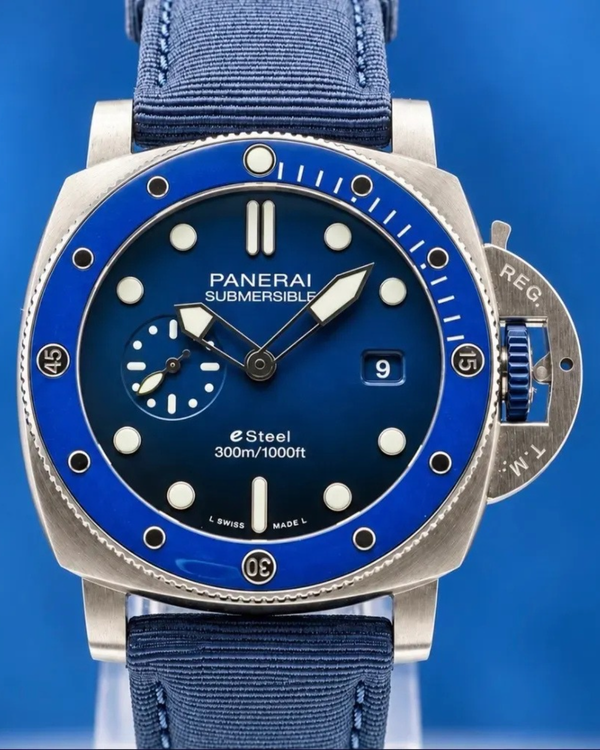 Panerai Submersible PAM00106 Titanium and Stainless steel Blue