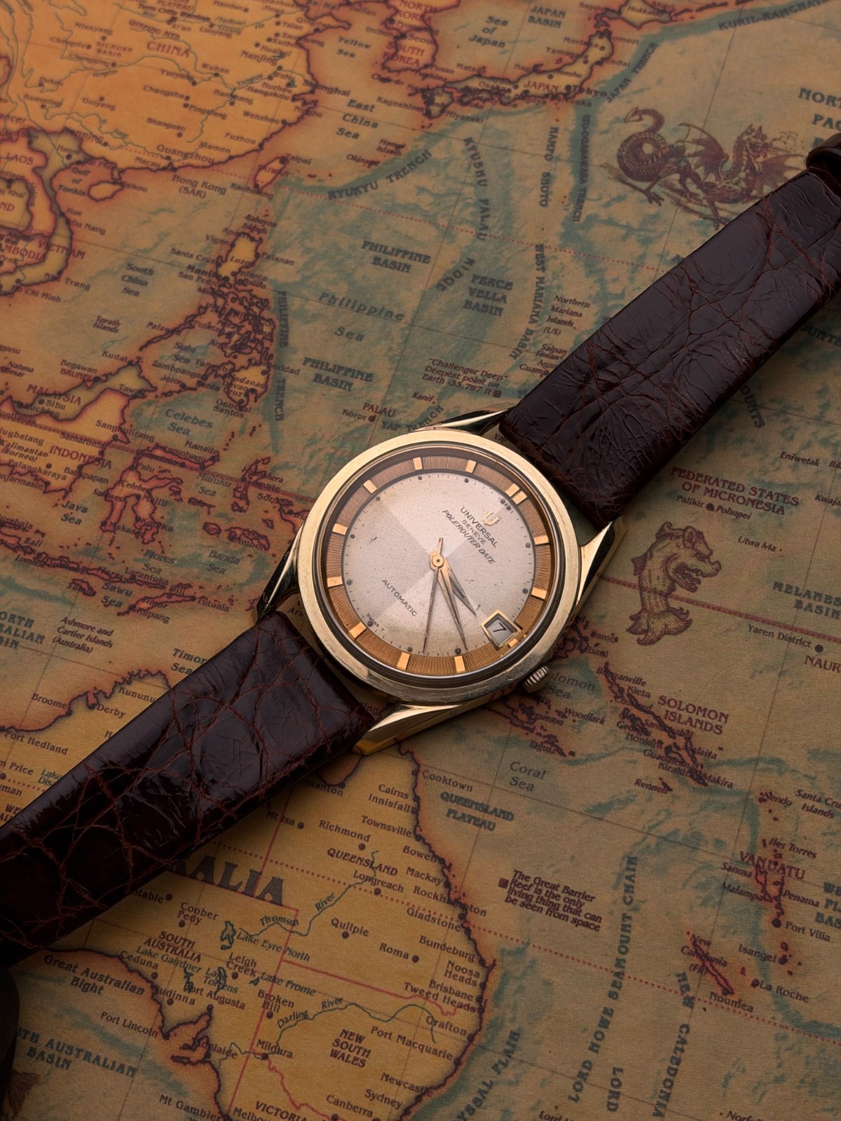 Universal Genève Polerouter Date 204605/11 Gold Golden 1960 South