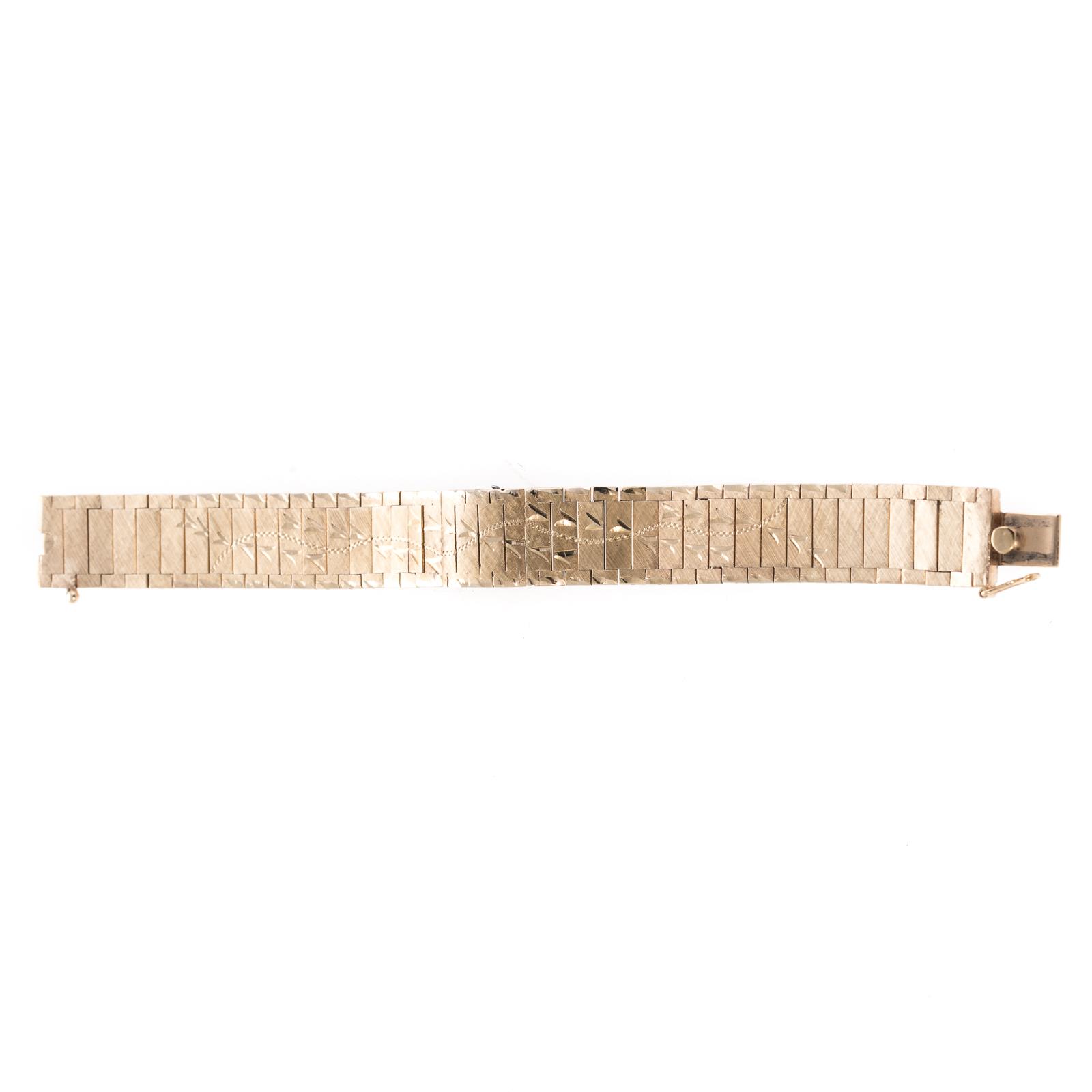 Kelbert Yellow gold White 2