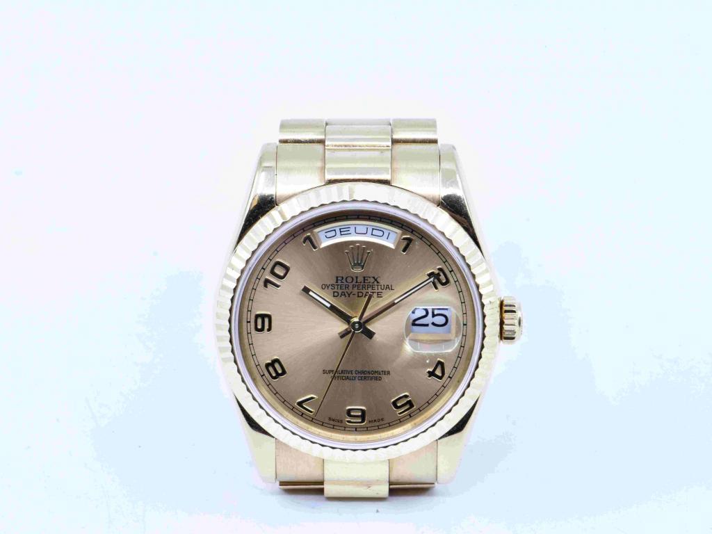 Valentine's Day sale: jewelry, watches, leather goods, furniture, alcohol, perfumes